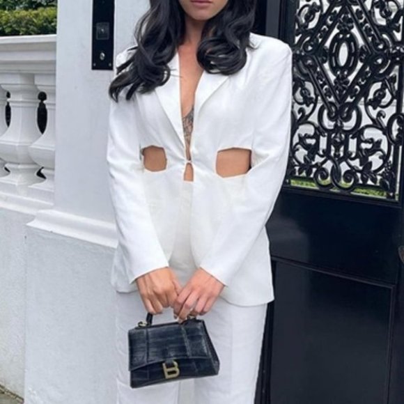 SEXY CONTEMPORARY Peak Neck Cut Out Single Button - Picture 5 of 16